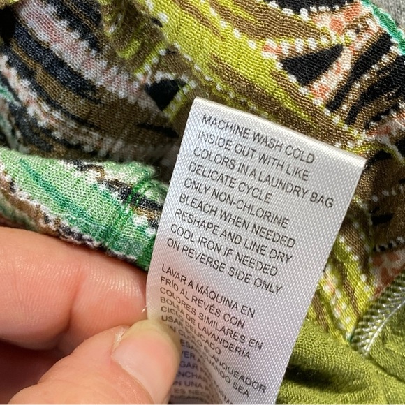 Democracy Women L Boho Top Green Tropical Cold Shoulder Tassel Hem V-Neck Blouse - Picture 14 of 16